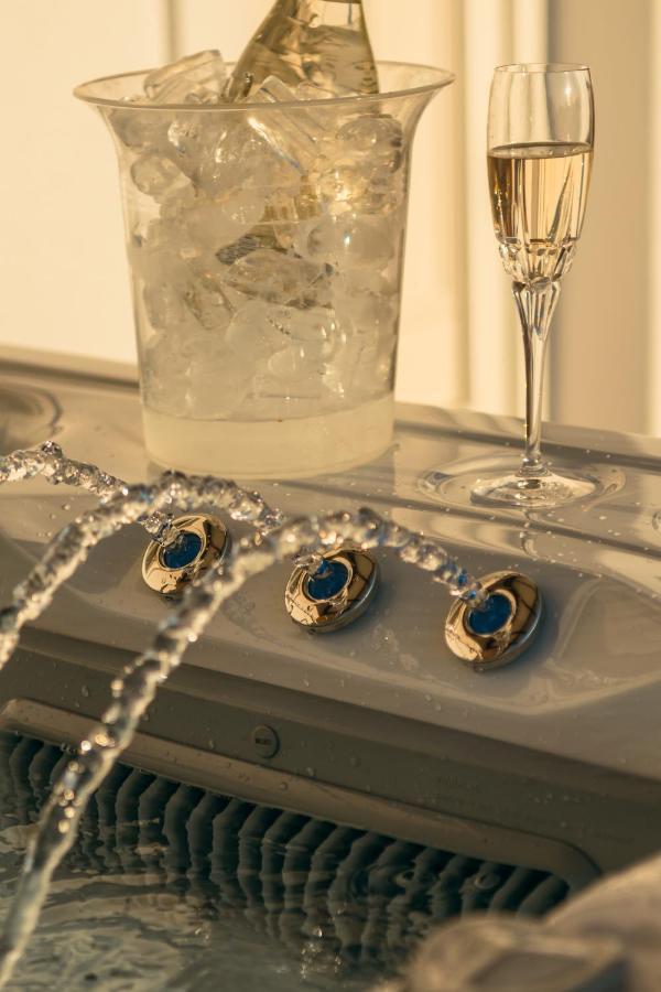 Kallia'S Suites Milos 아다마스 외부 사진