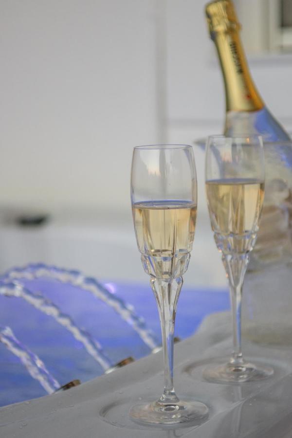 Kallia'S Suites Milos 아다마스 외부 사진